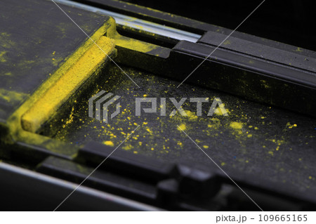 yellow laser powder yellow laser powder 109665165