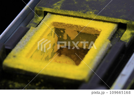 yellow laser powder yellow laser powder 109665168