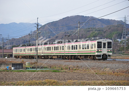 上越線　後閑ー沼田　JR東日本　107系　R16+R04編成（高崎） 109665753