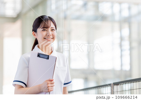 若い看護師 109666214