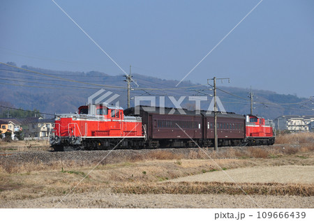 信越本線　安中ー磯部　JR東日本　DD51-897+旧客2B+DD51-888（高崎）　信越訓練 109666439