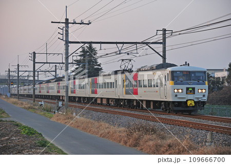 高崎線 岡部ー深谷 JR東日本 185系 OM08編成(大宮) 水上 高崎線 岡部ー深谷 JR東日本 185系 OM08編成(大宮) 水上 109666700