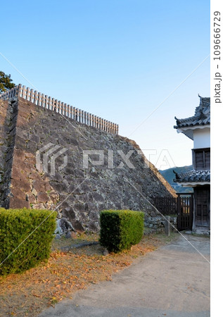 臼杵城 井楼櫓跡の石垣 109666729