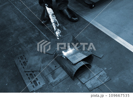 Laser metal cleaning. Metal cleaning with laser from rust. New modern innovative technologies. Metal laser cleaning with portable equipment. Cleansing laser. Highly concentrated powerful radiation. Laser metal cleaning. Metal cleaning with laser from rust. New modern innovative technologies. Metal laser cleaning with portable equipment. Cleansing laser. Highly concentrated powerful radiation. 109667535