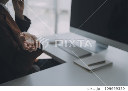 Customer service representative with curly hair talking through headset Customer service representative with curly hair talking through headset 109669320