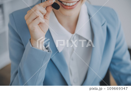 Customer service representative with curly hair talking through headset Customer service representative with curly hair talking through headset 109669347