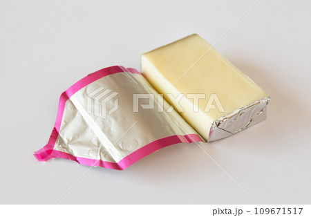 ブロックチーズ　チーズ　プロセスチーズ　乳製品　ベビーチーズ 109671517