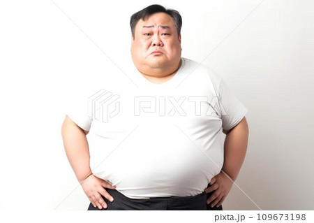 メタボを気にする高齢男性　AI生成 109673198