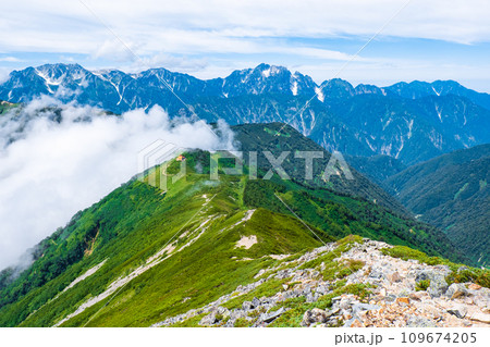夏の爺ヶ岳登山(爺ヶ岳南峰~種池山荘) 夏の爺ヶ岳登山(爺ヶ岳南峰~種池山荘) 109674205