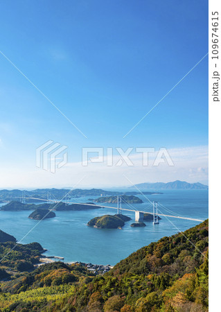 亀老山展望台から見た瀬戸内しまなみ海道来島海峡大橋の眺望 109674615