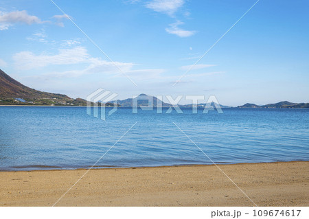 愛媛県今治市多々羅しまなみ公園の海岸 109674617