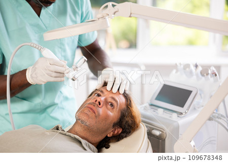 Cosmetologist used Hydrogen Oxygen Hydrating Cosmetologist used Hydrogen Oxygen Hydrating 109678348