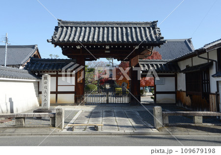 阿弥陀寺 山門 京都市上京区 阿弥陀寺 山門 京都市上京区 109679198