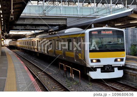 総武本線を走るE231系500番台普通電車10両 109680636