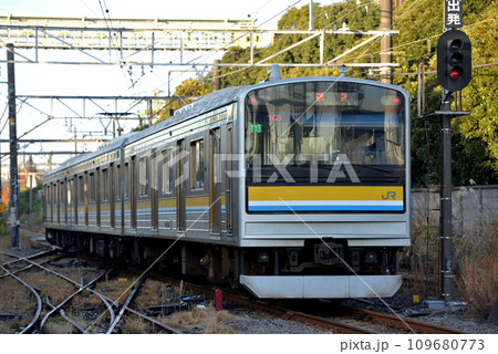 もうすぐ引退する鶴見線205系1100番台普通電車3両 もうすぐ引退する鶴見線205系1100番台普通電車3両 109680773