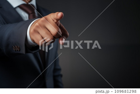 指をさすビジネスマン【AI画像】 109681298