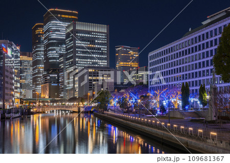 栴檀木橋から見る中之島イルミネーションストリート 109681367