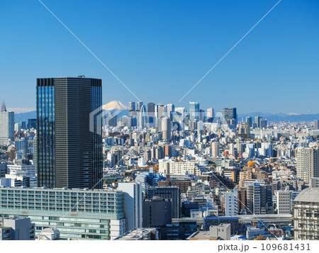 東京新宿方面都市風景　富士山遠望 109681431