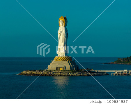 Goddess of mercy statue at seaside in nanshan temple, hainan island ,nanshan temple is a famous tourist destination in sanya,hainan province,china. 109684987