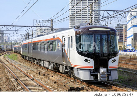 熱田駅の留置線に入線するHC85系 109685247