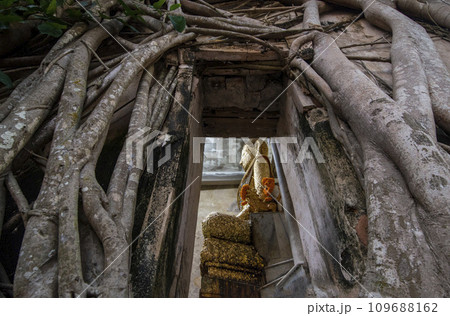 THAILAND AMPHAWA WAT BANG KUNG 109688162