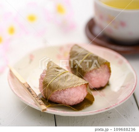 上品に香る日本の伝統和菓子 桜餅 上品に香る日本の伝統和菓子 桜餅 109688236