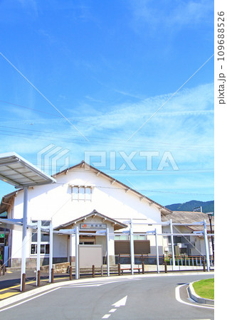 愛知県新城市、JR新城駅の風景 109688526