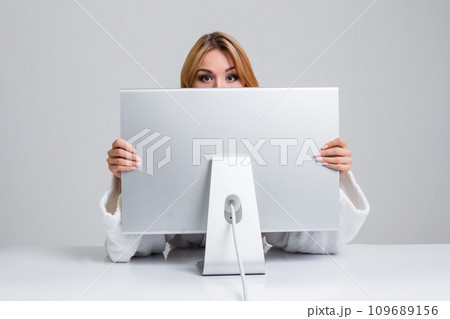 young woman sitting in the table and using computer 109689156