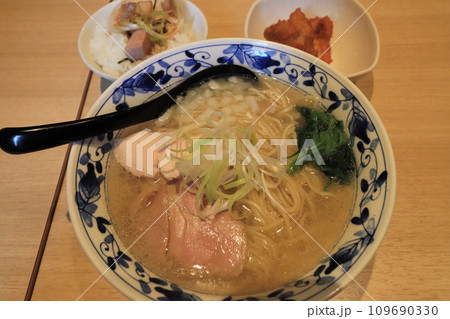 おいしいラーメン 自慢の塩ラーメン おいしいラーメン 自慢の塩ラーメン 109690330