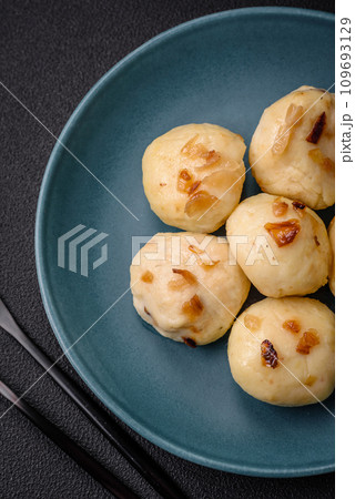 Delicious fresh cooked homemade dumplings with cheese, potatoes and salt 109693129