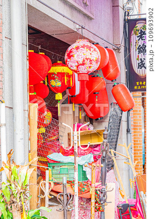 台湾　迪化老街の風景 109693902