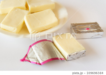 ブロックチーズ　チーズ　プロセスチーズ　乳製品　ベビーチーズ 109696384