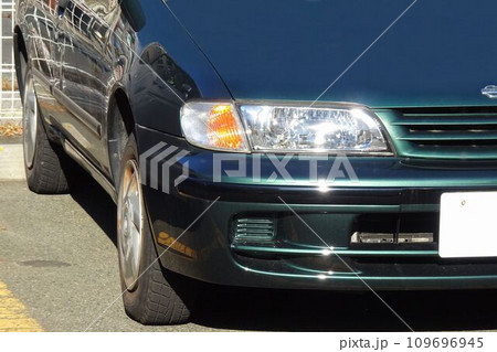 自動車イメージ　日産5代目パルサーのフロントマスク 109696945