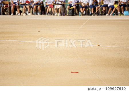 運動会の児童席 運動会の児童席 109697610