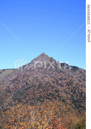 秋の霊峰石鎚山　（愛媛県　石鎚スカイラインより） 109698496