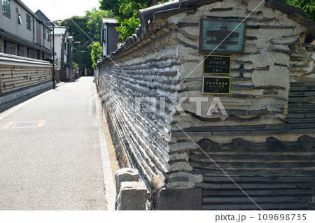 谷中　観音寺の築地塀（東京都台東区） 109698735