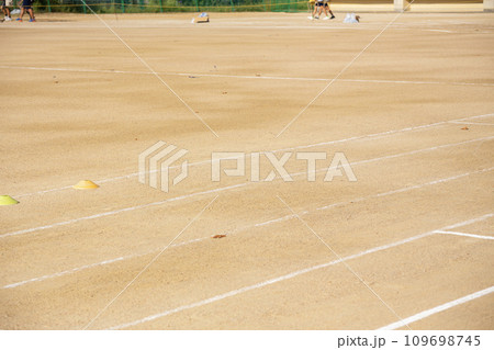 中学校のグラウンド 中学校のグラウンド 109698745