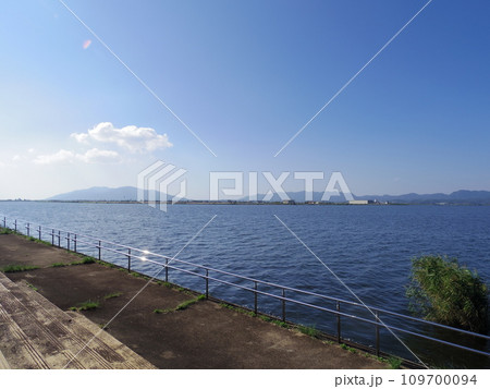 島根県出雲市より望む宍道湖 109700094