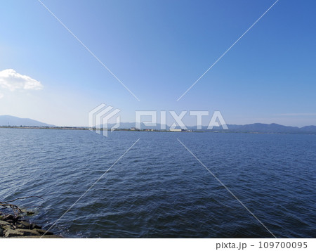 島根県出雲市より望む宍道湖 109700095