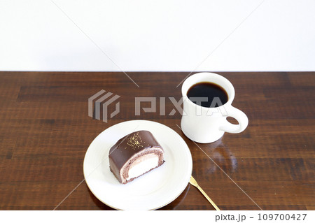 チョコレートケーキとコーヒー チョコレートケーキとコーヒー 109700427