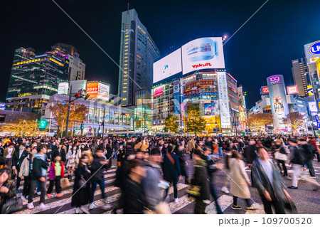 日本の東京都市景観 師走の慌ただしさ…賑わう渋谷。光と闇の交錯…叡智の時代、新年に希望の光を…=9日 日本の東京都市景観 師走の慌ただしさ…賑わう渋谷。光と闇の交錯…叡智の時代、新年に希望の光を…=9日 109700520
