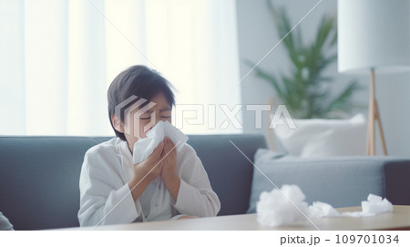 ティッシュで鼻をかむ男の子　Asian boy blowing his nose AI生成画像 109701034