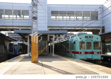 西鉄二日市に停車中の西鉄電車 109701980