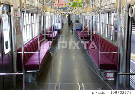 ［T］西鉄天神大牟田線5000形（電車内） 109702178
