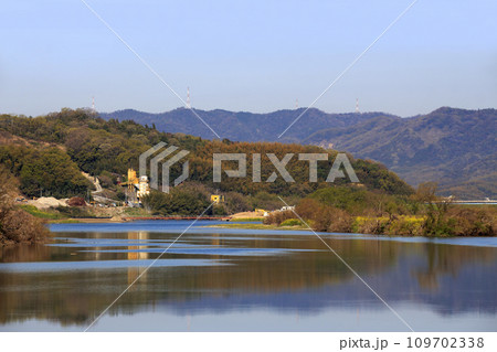 春の高梁川河川敷にて（岡山県総社市清音地区） 109702338