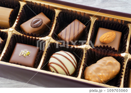 バレンタインイメージのアソートチョコ バレンタインイメージのアソートチョコ 109703060