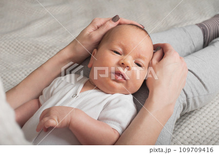 Crying baby 1 month old in hands of his father. Newborn baby colic close up. 109709416