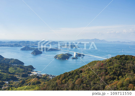 亀老山展望台からの瀬戸内しまなみ海道来島海峡大橋の眺望 109711550