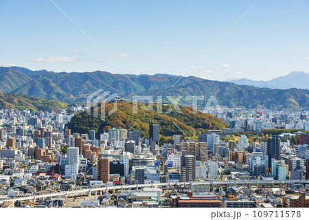 松山城と松山市街地の街並み 松山城と松山市街地の街並み 109711578