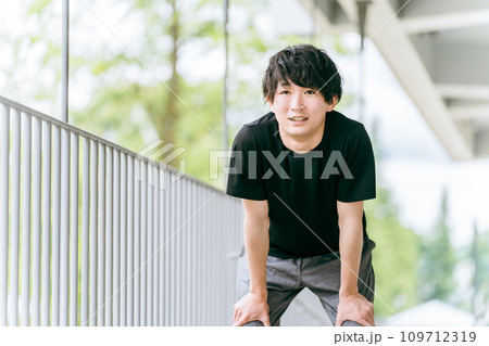 疲労・息切れ・クールダウン・オーバートレーニング・有酸素運動 109712319